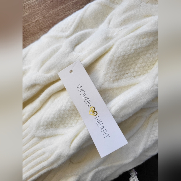 Woven Heart Cozy Cable Knit Sweater - Cream Over Sized Small - Picture 4 of 8